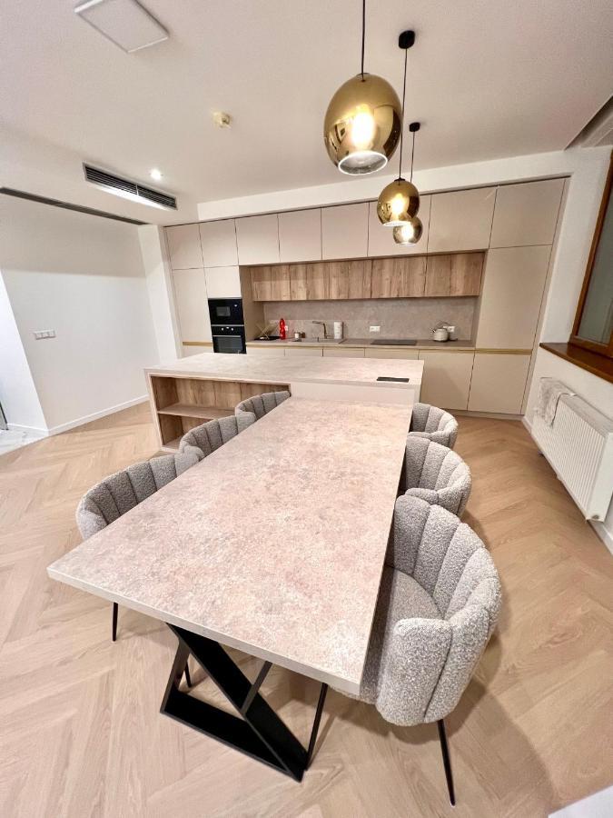 Stylish 3 Bedroom Apartment In The Hearth Of City Center With History Bratislava Extérieur photo