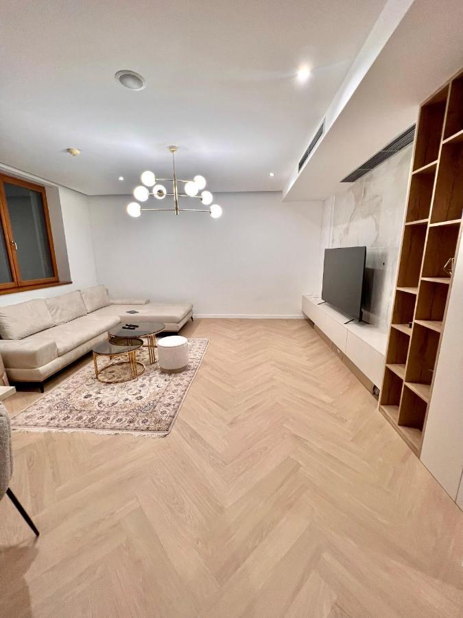 Stylish 3 Bedroom Apartment In The Hearth Of City Center With History Bratislava Extérieur photo
