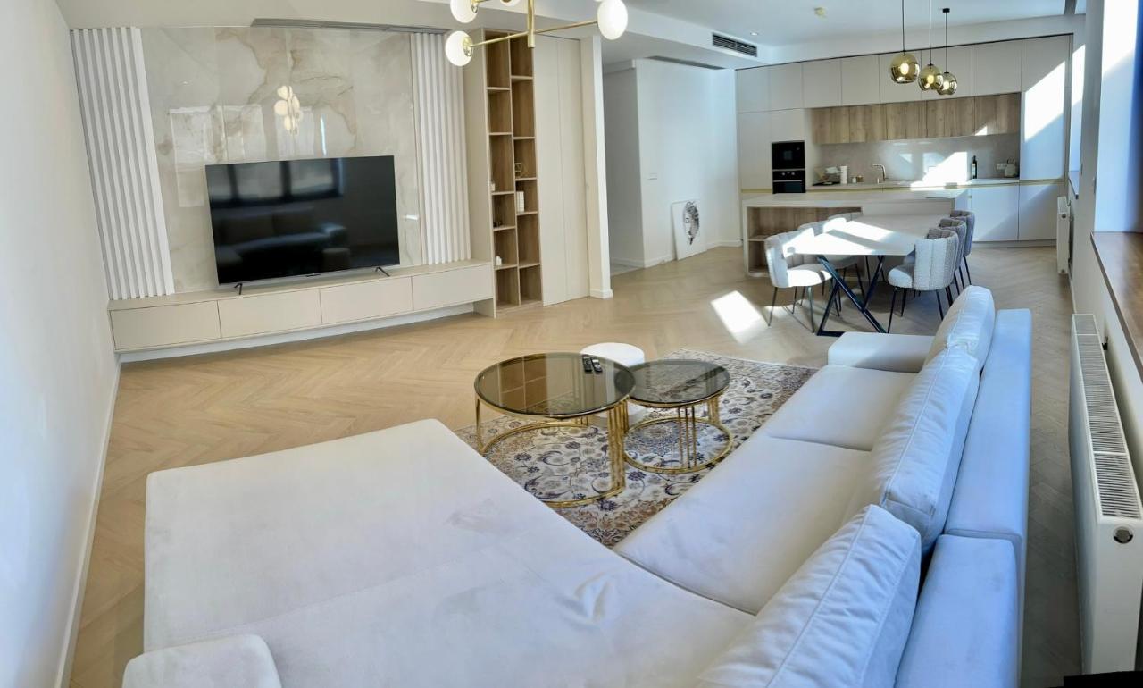 Stylish 3 Bedroom Apartment In The Hearth Of City Center With History Bratislava Extérieur photo